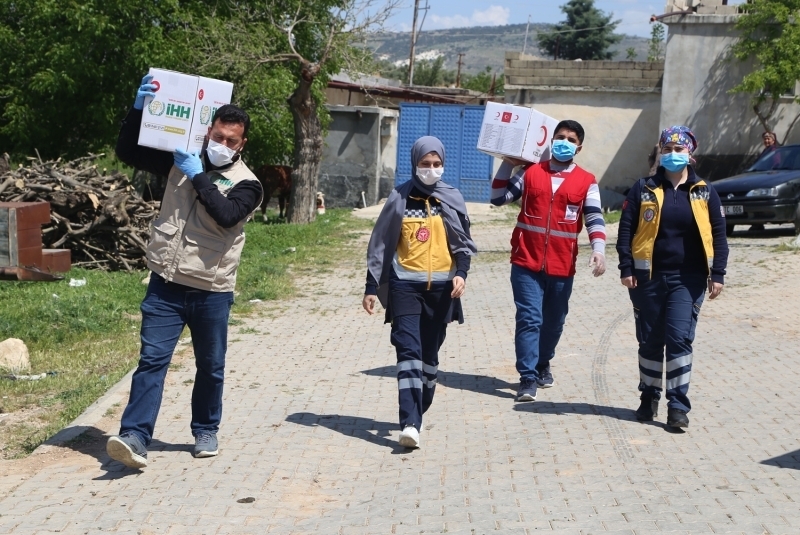 <p>�HH Kilis Koordinasyon Merkezi Suriye Yard�m Koordinat�r� Samet Erma�an ise Kilis 112 Acil Servis �al��anlar�n�n ihtiya� sahibi aileler i�in destek talebine tepkisiz kalmad�klar�n� ifade etti.</p>