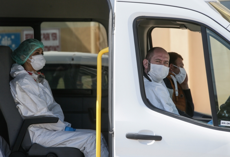 <p>Giydikleri koruyucu ekipmanlar sayesinde çalışırken kendisini güvende hissettiğini anlatan Ulusoy, şunları söyledi:</p>