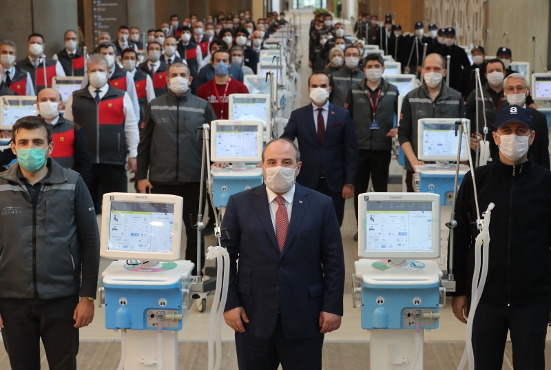 <p>Dünyada eşi benzeri görülmeyecek şekilde bu kadar cihazı üretip teslim ettik.Yüksek tempoda milli seferberlik ruhuyla yapıldı diyebiliriz. </p>