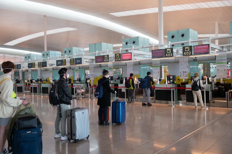 <p>Kovid-19 nedeniyle yurda dönen Türkler Barselona'dan 'En büyük Türkiye' pankartıyla ayrıldı</p>