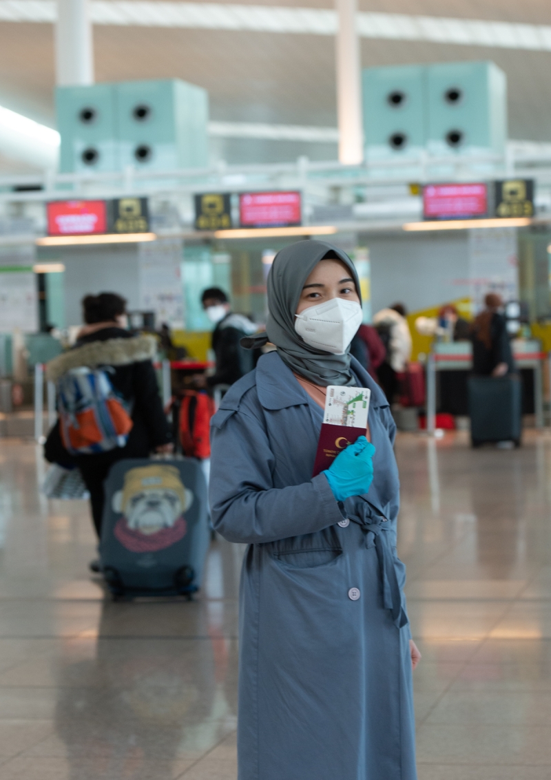 <p>Kovid-19 nedeniyle yurda dönen Türkler Barselona'dan 'En büyük Türkiye' pankartıyla ayrıldı</p>