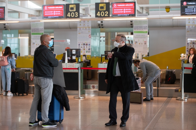 <p>Kovid-19 nedeniyle yurda dönen Türkler Barselona'dan 'En büyük Türkiye' pankartıyla ayrıldı</p>