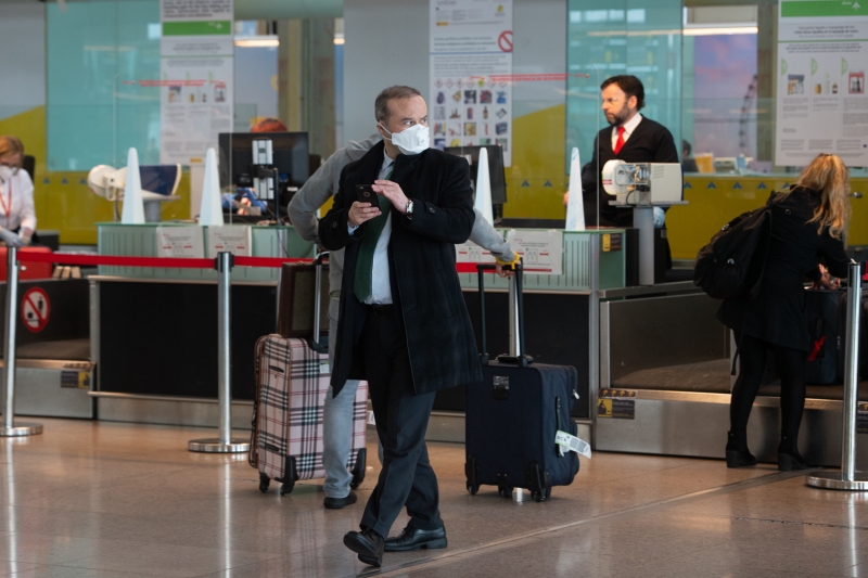 <p>Kovid-19 nedeniyle yurda dönen Türkler Barselona'dan 'En büyük Türkiye' pankartıyla ayrıldı</p>