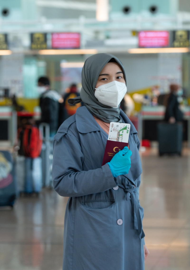 <p>Kovid-19 nedeniyle yurda dönen Türkler Barselona'dan 'En büyük Türkiye' pankartıyla ayrıldı</p>