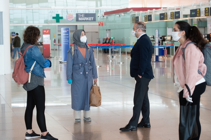 <p>Kovid-19 nedeniyle yurda dönen Türkler Barselona'dan 'En büyük Türkiye' pankartıyla ayrıldı<br></p>