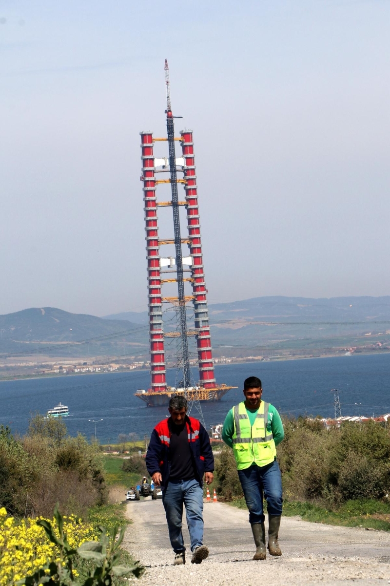 <p><b>İNCELİKLİ TASARIM</b></p>