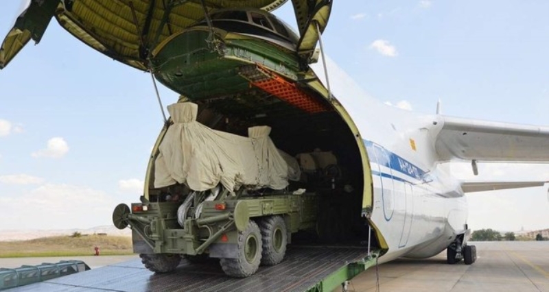 <p>Ortagus, ABD'nin Rus yapımı S-400 füzeleri satın alması ve aktif hale getirmesi konusunda, Türkiye'ye şiddetle karşı çıkmaya devam ettiğini ve bunun da yaptırımlara neden olabileceğini söyledi.</p>