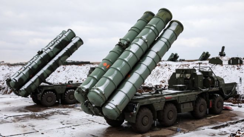 <p>S-400 anlaşması kapsamında faaliyetlerin sürmesi halinde CAATSA yaptırımlarının devreye gireceğini söyleyen Ortagus, alım ve kullanımın hem ikili ililkilerde hem de NATO'da büyük bir engel teşkil ettiğini söyledi.</p>