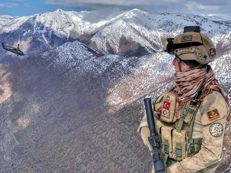 <p>Teröristlerin barınma alanlarını tek tek tespit eden, 'girilemez', 'ulaşılamaz' dedikleri inlerini imha eden jandarma ekipleri, başta Şenyayla bölgesi olmak üzere kent genelinde yürüttüğü kararlı operasyonlarla kentteki huzur ve güvenliğin sağlanmasına katkı sundu.</p>