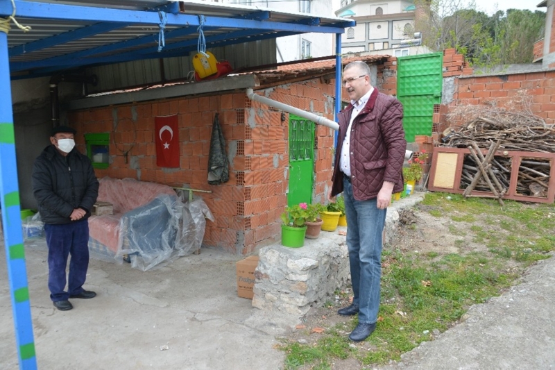 <p>Uzun süredir kayığına Yaren ismini yazdırmak istediğinin anlatan Yılmaz, “Karacabey Belediye Başkanı Ali Özkan buna vesile oldu. Beni ziyaret ederek kayığıma takacağım Yaren ismini de teslim etti. 67 yaşında olduğumuz için dışarı çıkamıyoruz. Yaren leylekle fazla buluşamıyorum ama bu virüs bittikten sonra beraber olacağımıza inanıyorum” şeklinde konuştu.</p>