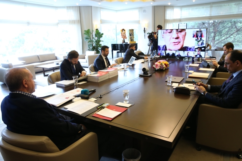 <p>A Milli Futbol Takımı Teknik Direktörü Şenol Güneş ve futbolcular video konferansta hazır bulundu.</p>