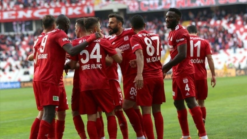 <p><strong>EN ZOR MAÇ GALATASARAY'A KARŞIYDI</strong></p><p>Bu sezon en çok Galatasaray maçında zorlandık. Kendimizi aciz gibi hissettik, inanılmazlardı.</p>