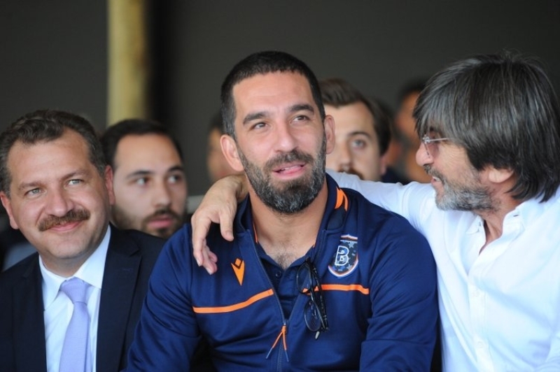 <p>Koronavirüs salgını sonrası lige verilen arada transfer çalışmalarını hızlandıran Galatasaray'da Arda Turan ile ilgili flaş gelişmeler yaşanıyor.</p>