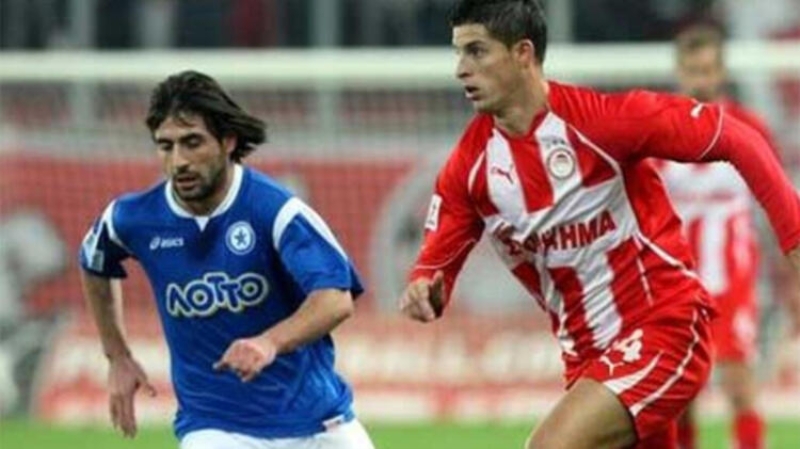 <p>Her iki kulüp ve 15 kişi, Yunanistan Futbol Federasyonu Davranış Kuralları’nın 27. maddesine göre, 'Bahis amaçlı olarak bir maçın sonucuna etki etmekle' suçlanıyor.</p>