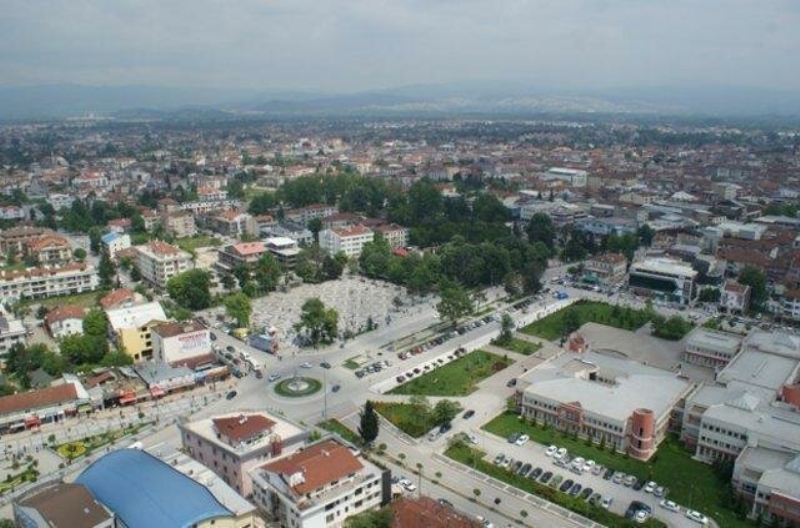<p><strong>DÜZCE</strong></p><p>%36 Fenerbahçe</p><p>%33 Galatasaray</p><p>%20 Beşiktaş</p>