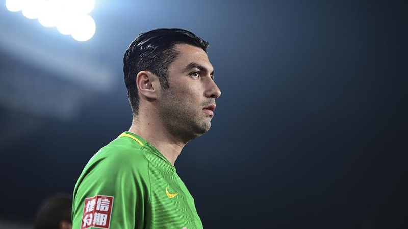 <p>Çin'deki internet siteleri, 2016-17 döneminde Beijing Guoan'da oynadığını hatırlattıkları futbolcunun o dönemki resimleriyle birlikte manşetten verdikleri haberlerinde, bu konuşmaları okuyucularına aktardılar.</p>