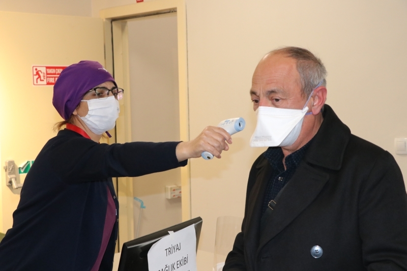 <p>Bahekim Dr. retim yesi Orhan imen de 250 yatakl ek hizmet binasnn faaliyete girmesiyle hastalarn tek kiilik odalarda kaldn anlatt.</p>