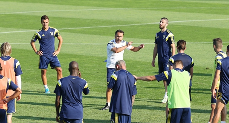 <p>'E�er yabanc� hocalara bu kadar m�samaha g�sterilirse, bundan her kul�p zarar g�r�r. Biz T�rk futbolcularda bundan nasibimizi al�r�z.'</p>