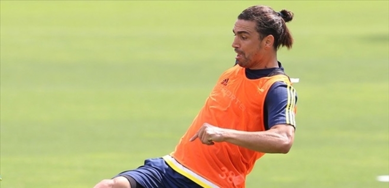 <p>'Son sezonumda Vitor Pereira geldi ve benim i�in k�t� g�nler ba�lad�. T�rk futbolcular� d��layan, yabanc� futbolculara farkl� davranan bir teknik adamd�.'</p>