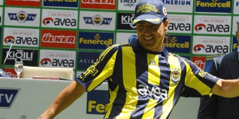 <p>Mehmet Topuz, Fenerbah�e'de teknik direkt�r�n yerli bir hoca olmas� gerekti�ini s�yleyerek s�zlerini ��yle tamamlad�:</p>