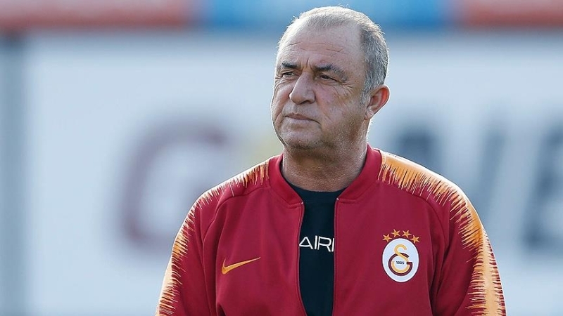 <p>Fatih Terim de Mert ve Emre Kln’a sakin olmalarn tavsiye etti. Galatasaray’n kendilerine verdii sz tutacandan hi kuku duymamalarn istedi.</p>