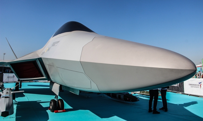 <p>'Ge�mi�te pek �ok b�y�k projede milyon sat�rl�k benzer i�ler yapt�k. Advent Sava� Y�netim Sistemi'nde 10 milyon, Hava Kuvvetleri Bilgi Sistemi'nde 15 milyon sat�r kod yazd�k. Bu b�y�kl�kte i�lerin hem mod�ler geli�tirilmesi hem o mod�llerin birlikte y�ksek performansla �al��mas� deneyimi bizde vard�.&nbsp;</p>