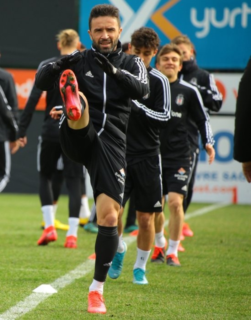 <p><b>TÜM ENGELLER ORTADAN KALKTI</b></p><p>Beşiktaş, sezon sona erdiğinde Avrupa kupalarına katılma hakkı elde ederse, futbolcu alacaklarından ötürü herhangi bir engelle karşılaşmayacak.</p>