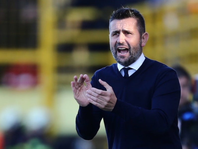 <p>Fenerbah�e gibi potansiyeli b�y�k ve y�ksek hedefleri olan bir kul�pte kendini g�sterip, ard�ndan Avrupa’n�n daha �st d�zey tak�mlar�na gitme hedefi bulunuyor.</p>