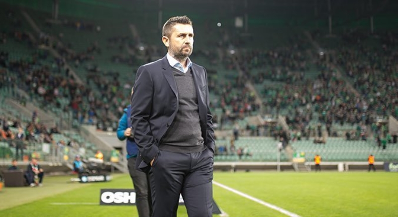 <p>Ancak bu kul�pler genel olarak orta s�ra tak�mlar� oldu�u i�in Bjelica, hedefi olan bir tak�ma gitmek istiyor.</p>