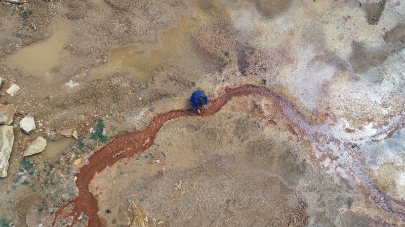 <p>'Bu ocağın taşları kesilirken buradan bir sıcak su çıktı. Sıcak su çıktı ama kimse buradan haberdar olamadı. Bizde geldik gördük....'</p>