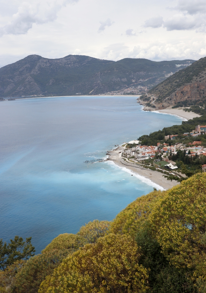 <p>Fethiye ilesindeki dnyaca nl ldeniz sahilinde sessizlik hakim oldu.</p>