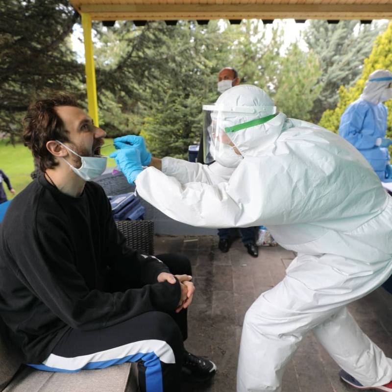 <p>Sadece kalecilerin �al��mas�na izin verilen tesislerde bug�n ya�anan olay sonras� kaleciler de tesislerden ayr�ld� ama y�netimin ald��� karar do�rultusunda idmanlara yar�ndan itibaren kat�lacaklar.</p>