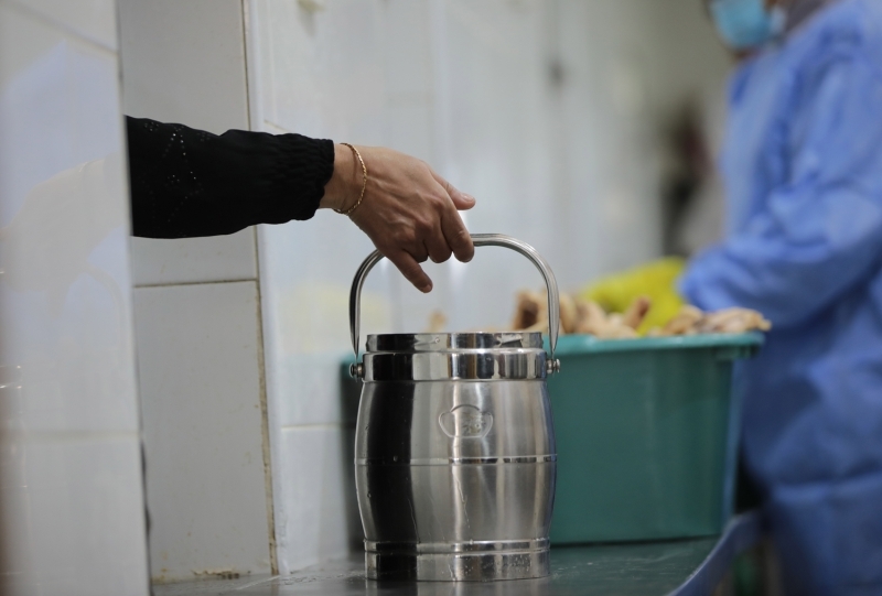 <p>Yüzyıllardır yoksulların sığınağı olan tarihi İbrahim Tekkesi, bu sene salgının da etkisiyle artan yardım taleplerini karşılamaya çalışıyor.</p>