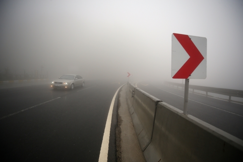 <p>Polis ve Karayolları ekipleri, söz konusu bölgelerde sürekli ring halinde bulunarak, sürücüleri yakın takip ve aşırı hız konusunda uyarıyor.</p>