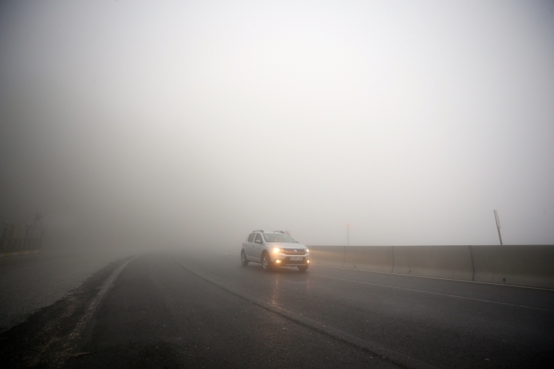 <p>Meteoroloji yetkilileri, yağış ve sisin zaman zaman etkili olacağını bildirdi.</p>