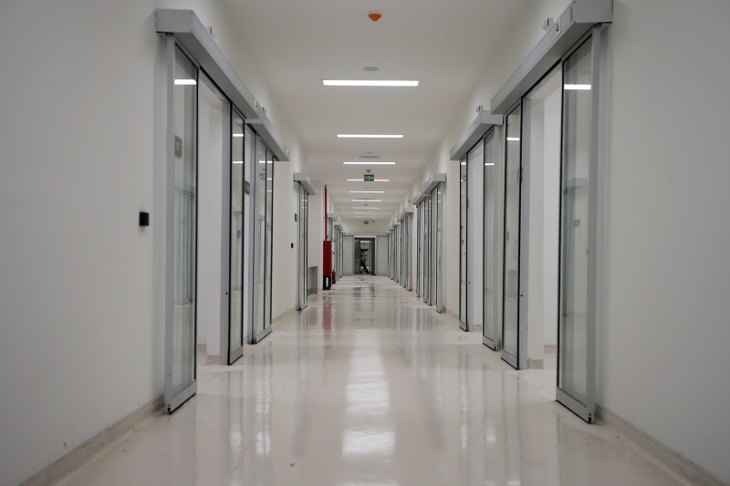 <p>Salgın, deprem ve afet hastanesi olarak kullanılması hedeflenen, 432 yoğun bakım odası bulunan hastanenin her odası da istenildiğinde yoğun bakıma dönüştürülebilecek.</p>