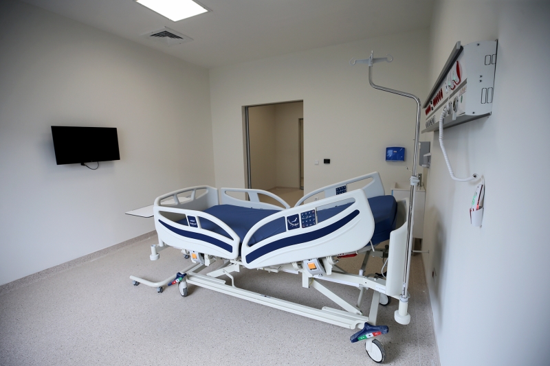 <p>Yapımı için yaklaşık 4 bin personelin 3 vardiya şeklinde çalıştığı, 184 bin metrekare alana kurulan hastane, 1008 yatak kapasitesine sahip ve tam teşekküllü olacak.</p>