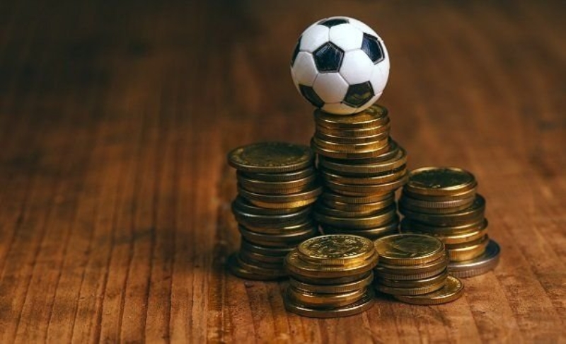 <p>Koronavirs sonras yaanan mali darboaz nedeniyle admlarn dikkatli atmak isteyen sar-krmzllar iin Arap basnndan fla bir iddia geldi.</p>