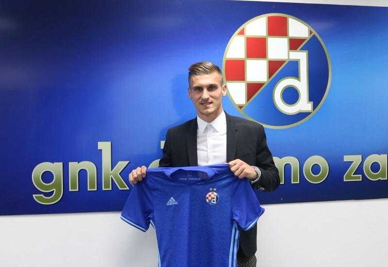 <p>EMİR DİLAVER'DEN VAZGEÇMİYOR!</p><p><br></p><p>Teknik direktörlük için 1 numaralı aday haline gelen Nenad Bjelica'nın bir diğer prensi Emir Dilaver... Son olarak Dinamo Zagreb'de Hırvat hoca ile birlikte çalışan Türk asıllı Avusturyalı stoper adeta Bjelica'nın vazgeçemediği bir isim.</p>