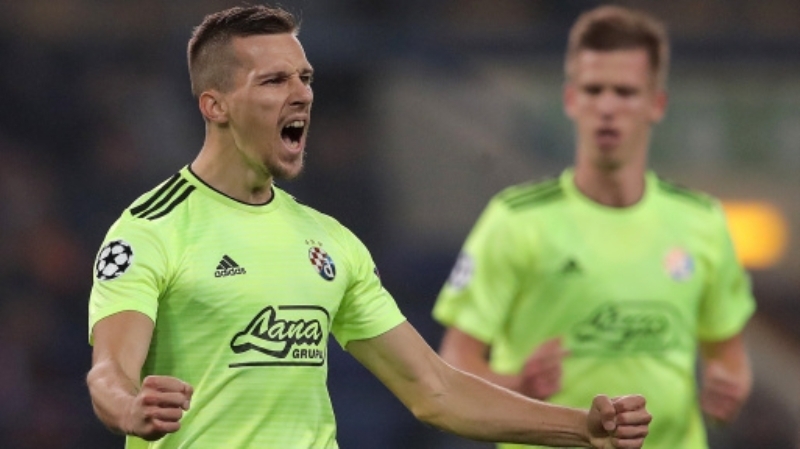 <p>33 MAÇTA 20 GOL ATTI</p><p><br></p><p>Asıl mevkii sol açık olan, ancak forvet ve sağ kanatta da görev yapabilen 27 yaşındaki Orsic, bu sezon 33 resmi maçta 20 gol atarak dikkatleri üzerine çekti.</p>