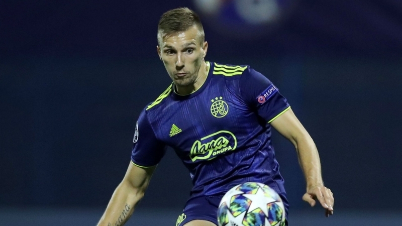 <p>Hırvat futbolunun küçük yaşlarda büyük umutlar beslediği Miroslav Orsic, beklenen patlamayı bir türlü yapamadı. Kısa İtalya macerasının ardından Güney Kore ve Çin'e giden 27 yaşındaki futbolcu, Dinamo Zagreb'de adeta kendini buldu.</p>