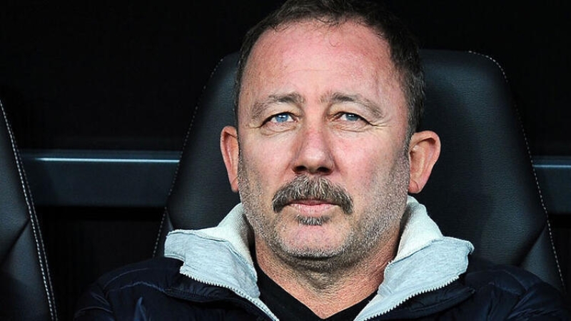 <p><b>SERGEN YALIN MI ALEX DE SOUZA MI? </b></p><p>Sergen Yaln. Alex de tartlmaz bir oyuncu ama ben Beiktalym, elbette Sergen Yaln.</p>