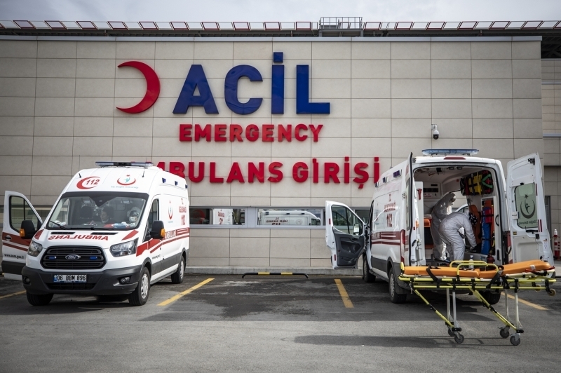 <p>Doktor Tun, vatandalarn yaplan arlara sk bir ekilde uyum salamasyla srecin daha rahat alabileceini syledi.</p>