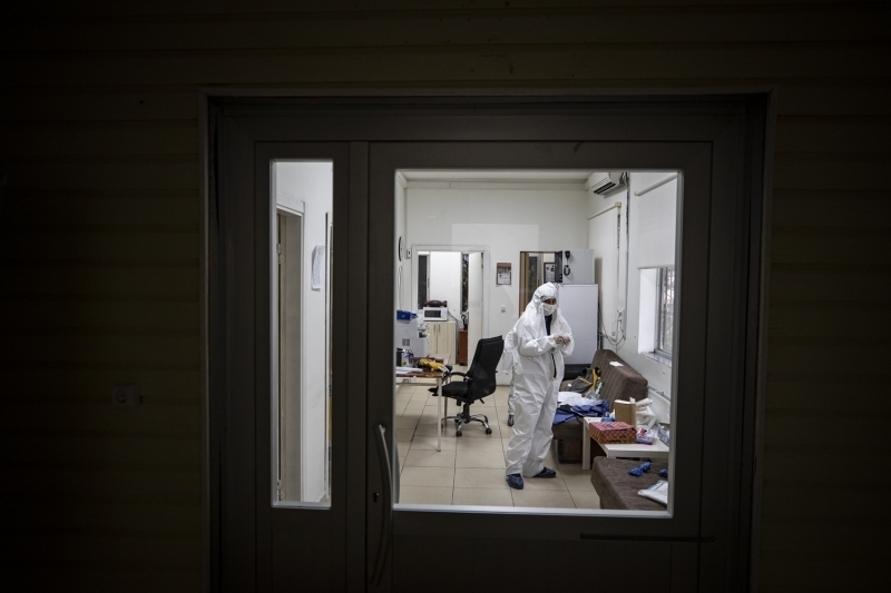 <p><b>- E SURYE'DE KENDS KORONAVRSLE MCADELEDE</b><br></p>