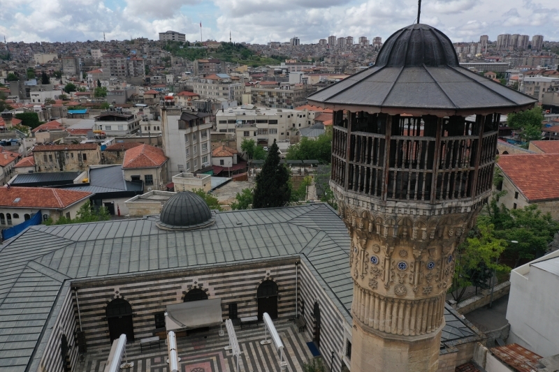 <p><b>- İZMİR, MANİSA VE AYDIN'IN SİMGE CAMİLERİ</b><br></p>