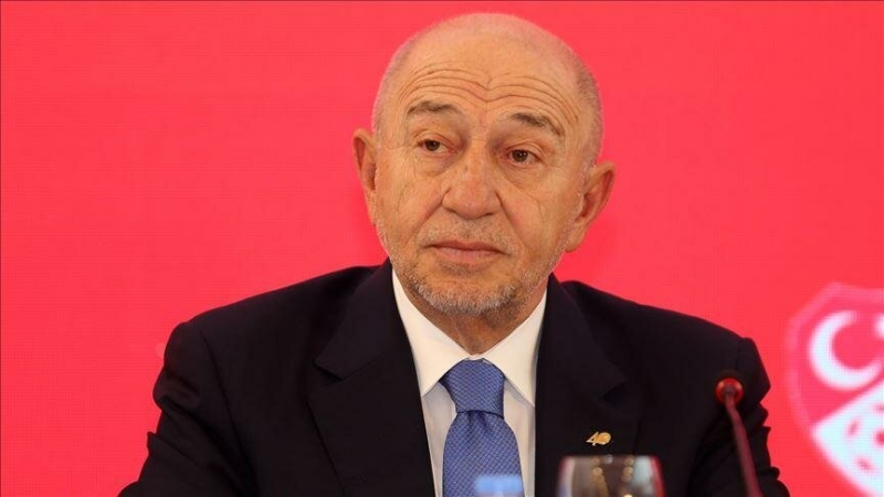 <p><b>B�Z ONLAR G�B� DE��L�Z</b><br></p><p>'Bak�n, Malatyaspor ile Rizespor aras�nda gol fark� var. Trabzonspor ile Ba�ak�ehir aras�nda gol fark� var, puan de�il. Biz Fransa gibi, �ngiltere gibi, Hollanda gibi de�iliz ki… �ampiyonluk m�cadelesi de, d��me hatt� da puan puana, gol farklar�yla...'</p>