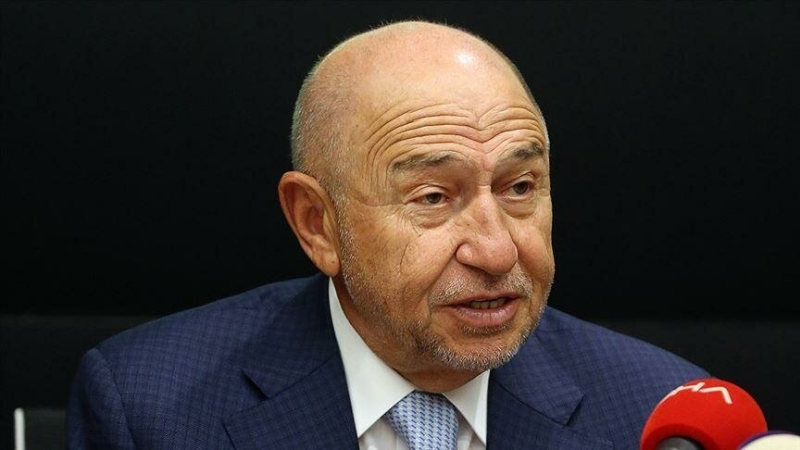 <p><b>DAHA 37 G�N VAR</b><br></p><p>�imdi ben diyorum ki, bak�n daha var 37 g�n. Tablo iyiye do�ru gitmiyor mu, gidiyor. 37 g�n sonra belki her �ey bitecek T�rkiye’de. Bak�n �imdi birka� g�n sonra AVM’ler a��l�yor mesela. Berberler, kuaf�rler keza... Yak�nda restoranlar, kafeler a��lacak muhtemelen kademeli olarak.</p>