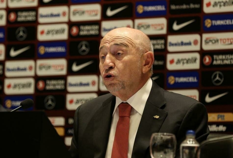 <p><b>BAKANLIK 'YETERL� DE��L' DERSE</b><br></p><p>“Yok yeterli de�ildir, bu ko�ullarda ma�lar oynanamaz” derlerse biz de ona g�re hareket ederiz. “Tamamd�r” derlerse, ald���m�z karar� uygulamaya koyar�z.</p>