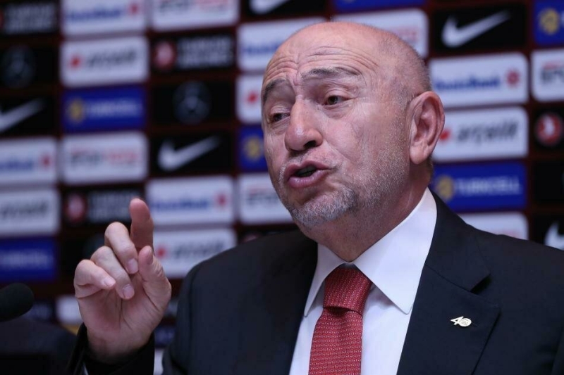 <p><b>KARARI BAKANLIK VERECEK</b><br></p><p>Biz, futbol tabiriyle topu Sa�l�k Bakanl��� ve Bilim Kurulu’na att�k. Bu sabah (d�n) saat 09.30 itibariyle yaz�y� yazd�k, imzalad�m, yollad�m. Alternatifli 10 senaryoyu da yazd�k, tedbirlerimizi de yazd�k. Dedik ki, “Karar�m�z budur. Bizim Sa�l�k Kurulumuzun ald��� tedbirler de bunlard�r. Yeterli midir, de�il midir?</p>