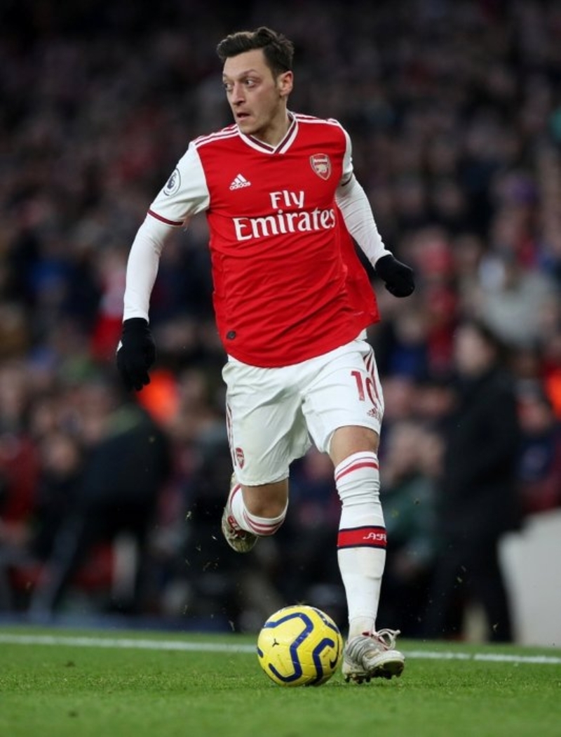 <p><b>'RSKLERN DK OLDUUNU ANLATACAKLAR'</b></p><p>'Buradaki sorunlardan bir tanesi baz futbolcular, baz liglerde sakncal durum olduunu sylyor ve oynamak istemiyorlar. Manchester City oyuncularndan Agero bunu belirtti. nmzdeki hafta Premier Lig ve futbolcular, bir videokonferans yapacak. Orada oyuncular aydnlatlacak. Risklerin dk olduu anlatlacak.'</p>